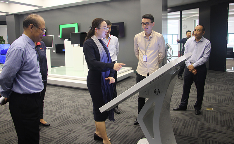 张莉兰主任了解爱游戏官网公司产品使用功能