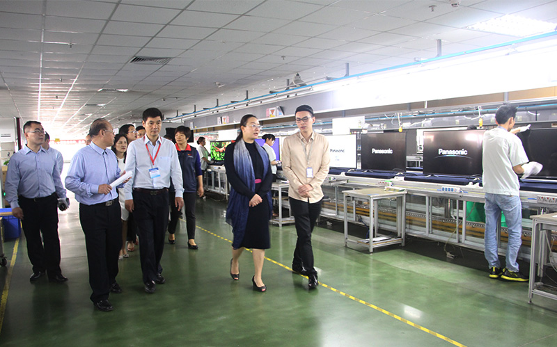 参观爱游戏官网公司整机生产车间