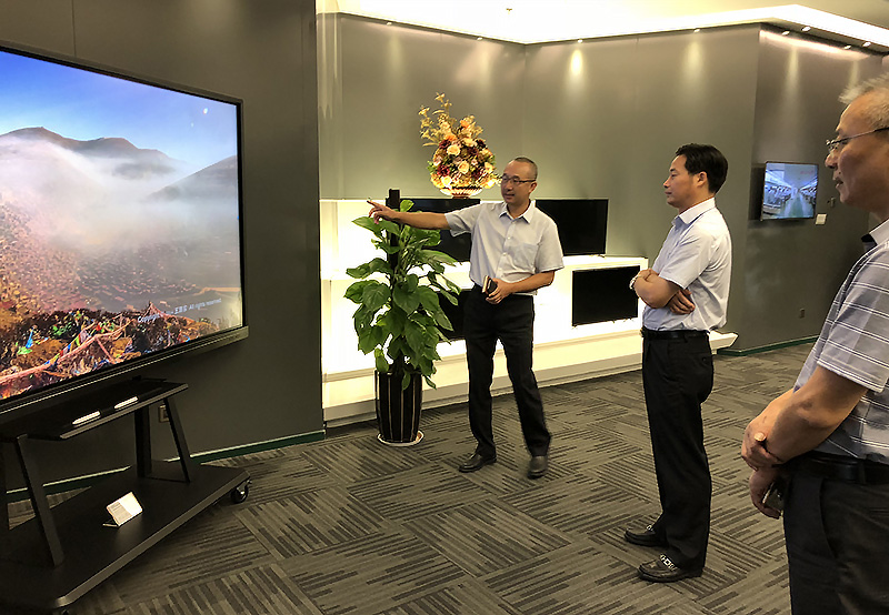 仲恺区委书记杨鹏飞一行参观爱游戏官网惠南展厅