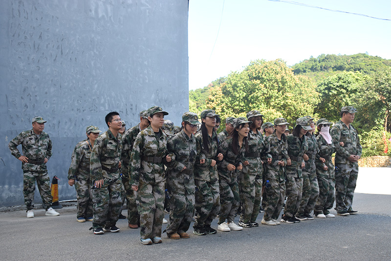 爱游戏官网园区党委举办了以“不忘初心·牢记使命”为主题的主题党日活动