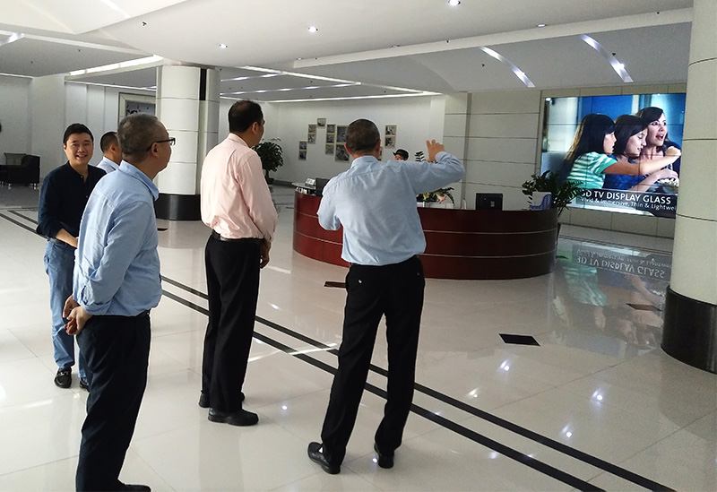 坂田街道办党工委副书记、办事处主任林逸涛一行莅临爱游戏官网调研